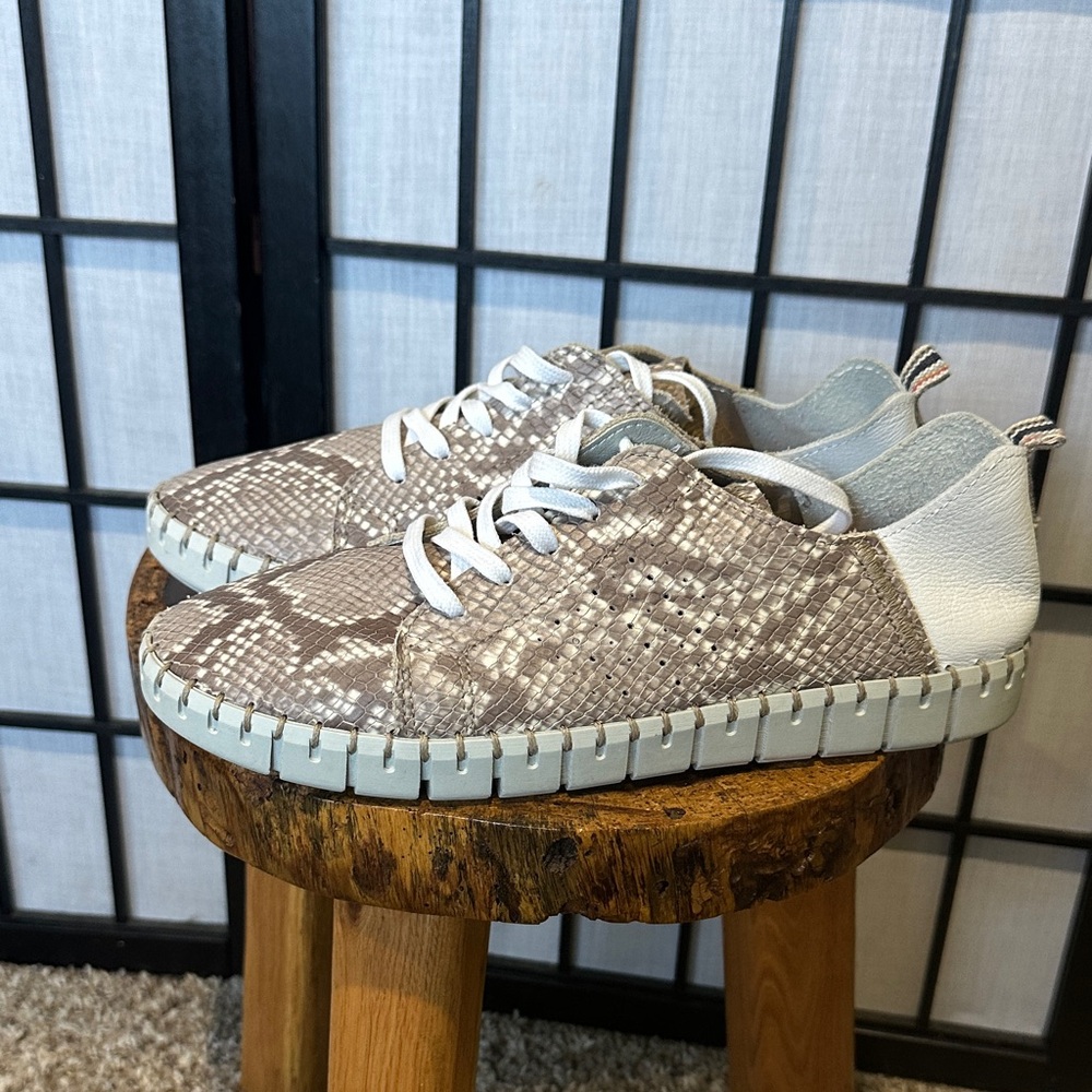 Andre Assous Iris Brown Snake Print Sneakers Spain NEW no box Size 40